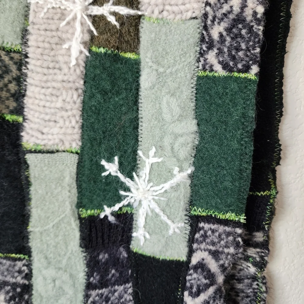 VINTAGE Patchwork quilted‎ tassel scarf in green black